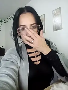 YaraDuartee online show from 11/27/25, 11:29