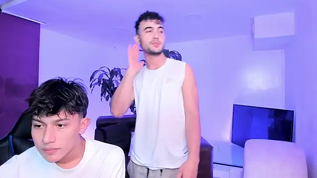 Snapshot of Spaceboys18 chatting on 10/03/25, 01:13 Spaceboys18 online show from 10/03/25, 01:13