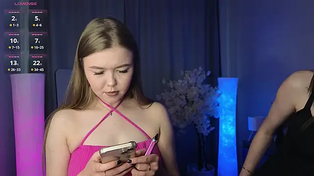 Snapshot of TwixieGuo chatting on 11/01/25, 10:17 TwixieGuo online show from 11/01/25, 10:17