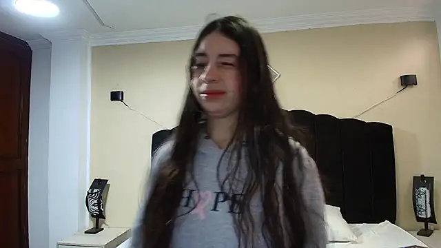 Snapshot of GabySweett_ chatting on 10/21/25, 12:06 GabySweett  online show from 10/21/25, 12:06