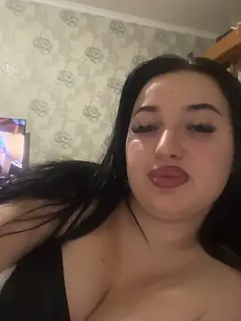 Snapshot of LoveMiQueen1 chatting on 10/13/25, 07:14 LoveMiQueen1 online show from 10/13/25, 07:14