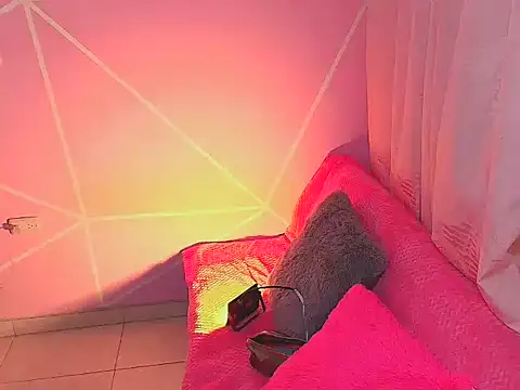 Snapshot of CuteFlame chatting on 11/21/25, 09:35 CuteFlame online show from 11/21/25, 09:35