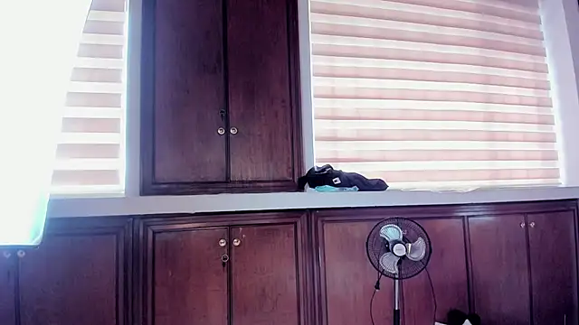 Snapshot of Violet_Anders chatting on 10/03/25, 08:17 Violet Anders online show from 10/03/25, 08:17