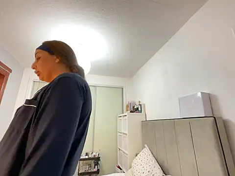 Playfulvixen25 online show from 07/28/26, 11:58