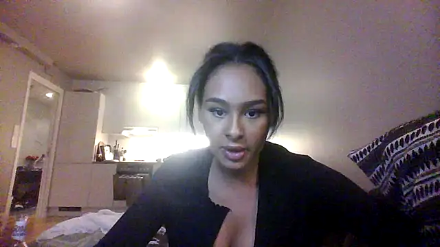 Snapshot of ElviraRose chatting on 10/08/25, 04:59 ElviraRose online show from 10/08/25, 04:59