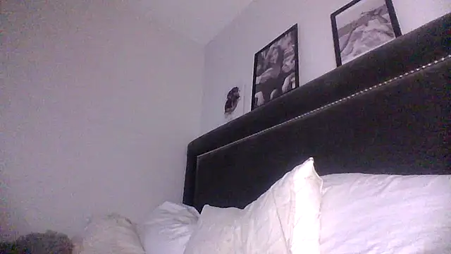 Snapshot of ElviraRose chatting on 10/14/25, 05:03 ElviraRose online show from 10/14/25, 05:03