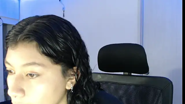Snapshot of Ivonnybonn chatting on 10/21/25, 08:53 Ivonnybonn online show from 10/21/25, 08:53