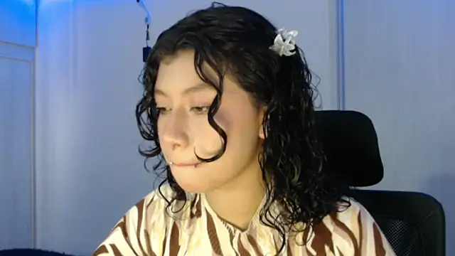 Snapshot of Ivonnybonn chatting on 10/22/25, 01:44 Ivonnybonn online show from 10/22/25, 01:44