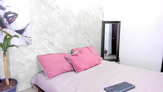 Snapshot of Chanel-munoz chatting on 11/30/25, 04:05 Chanel-munoz online show from 11/30/25, 04:05