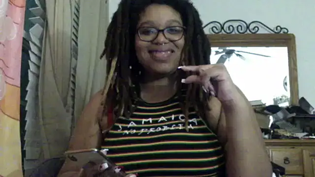 Snapshot of GoddessHoney55 chatting on 10/16/25, 12:33 GoddessHoney55 online show from 10/16/25, 12:33