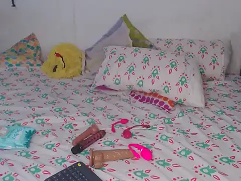 Snapshot of scarlett2310 chatting on 10/08/25, 11:08 scarlett2310 online show from 10/08/25, 11:08