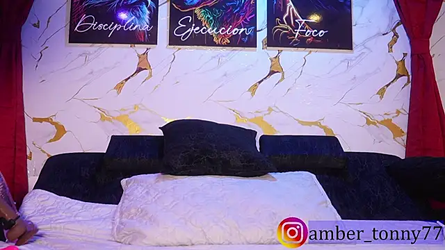 Snapshot of amber_tonny77 chatting on 11/27/25, 10:06 amber tonny77 online show from 11/27/25, 10:06