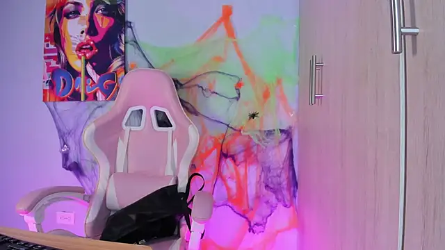 Snapshot of Athenea__fox chatting on 10/28/25, 11:47 Athenea fox online show from 10/28/25, 11:47