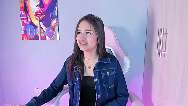 Snapshot of Athenea__fox chatting on 12/14/25, 11:48 Athenea fox online show from 12/14/25, 11:48