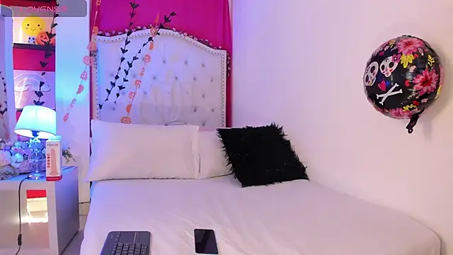 Snapshot of XaanderGrey chatting on 10/28/25, 07:27 XaanderGrey online show from 10/28/25, 07:27