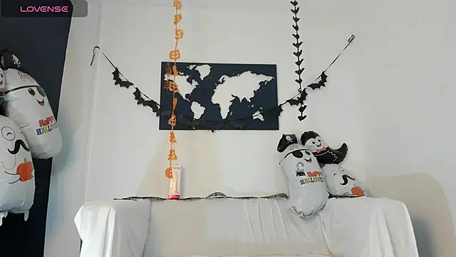 Snapshot of XaanderGrey chatting on 10/31/25, 11:11 XaanderGrey online show from 10/31/25, 11:11