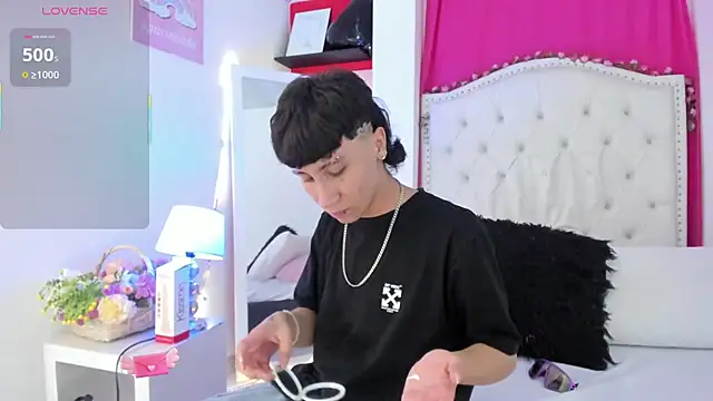 Snapshot of XaanderGrey chatting on 11/15/25, 08:27 XaanderGrey online show from 11/15/25, 08:27