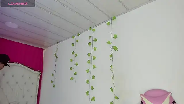 Snapshot of XaanderGrey chatting on 12/16/25, 07:30 XaanderGrey online show from 12/16/25, 07:30