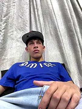 Snapshot of Adam_Loveee chatting on 10/25/25, 01:02 Adam Loveee online show from 10/25/25, 01:02