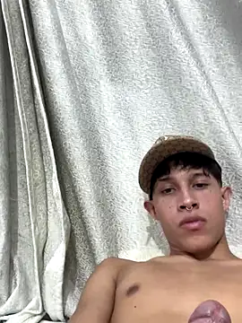 Snapshot of Adam_Loveee chatting on 10/27/25, 01:31 Adam Loveee online show from 10/27/25, 01:31