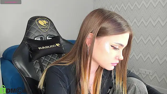 KarinaBroks online show from 11/24/25, 01:44