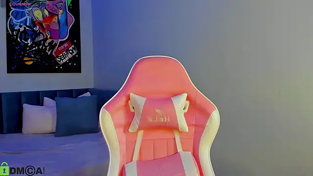 KarinaBroks online show from 11/27/25, 11:45