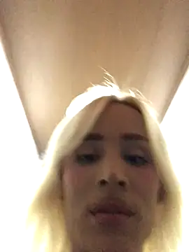 Snapshot of alexawinterrr chatting on 10/10/25, 03:27 alexawinterrr online show from 10/10/25, 03:27