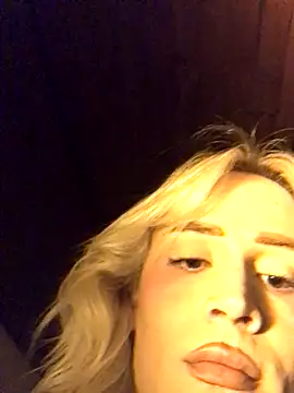 Snapshot of alexawinterrr chatting on 11/04/25, 04:11 alexawinterrr online show from 11/04/25, 04:11