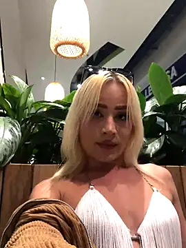 Snapshot of alexawinterrr chatting on 12/01/25, 10:48 alexawinterrr online show from 12/01/25, 10:48