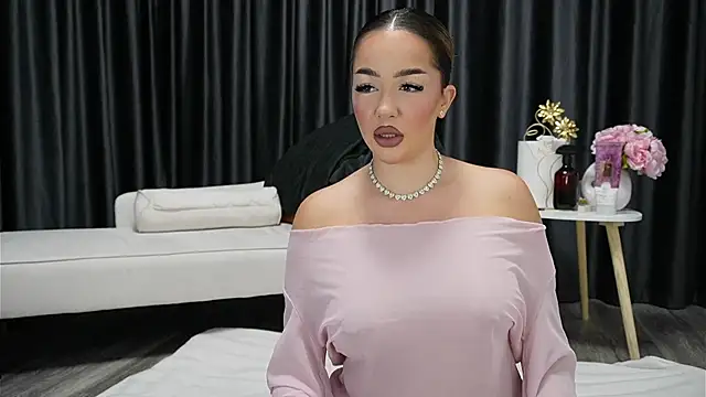 xJuliaax online show from 10/12/25, 06:07