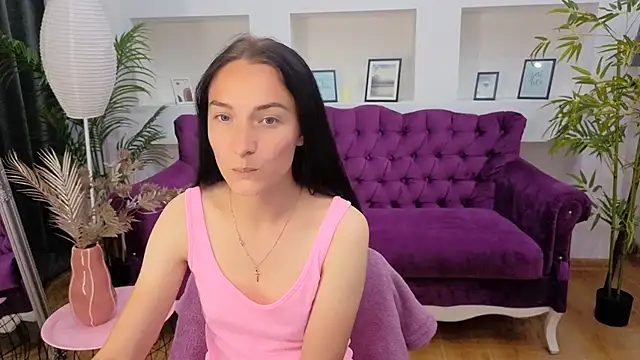 Snapshot of Emilly__Grey chatting on 05/31/26, 06:04 Emilly Grey online show from 05/31/26, 06:04