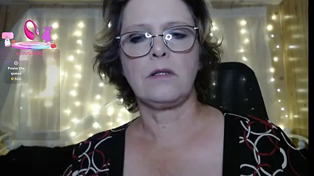 TrailerParkTracee online show from 10/29/25, 02:36