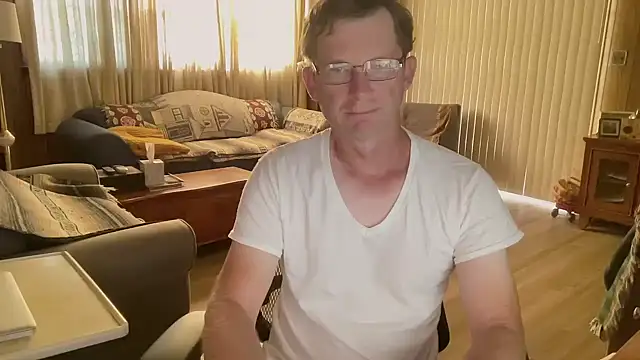 Snapshot of guyhereoncam chatting on 10/22/25, 12:05 guyhereoncam online show from 10/22/25, 12:05