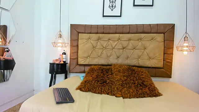 hannarose1208 online show from 11/06/25, 12:28