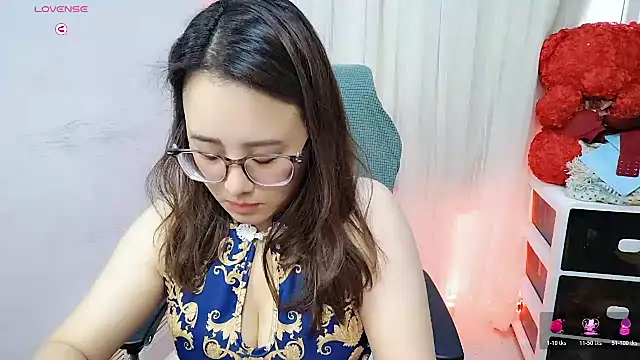 Snapshot of NEWONETO chatting on 10/21/25, 08:37 NEWONETO online show from 10/21/25, 08:37