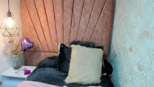 Issa Milf   online show from 11/05/25, 01:22