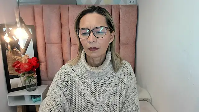Issa Milf   online show from 07/23/26, 02:37