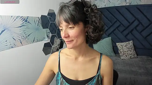 Valery More   online show from 02/08/26, 03:15