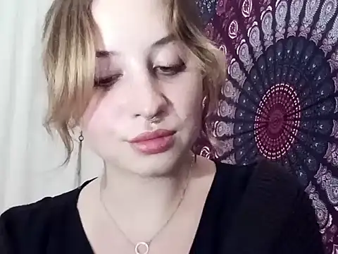 Snapshot of AdalynKiss chatting on 10/17/25, 06:54 AdalynKiss online show from 10/17/25, 06:54