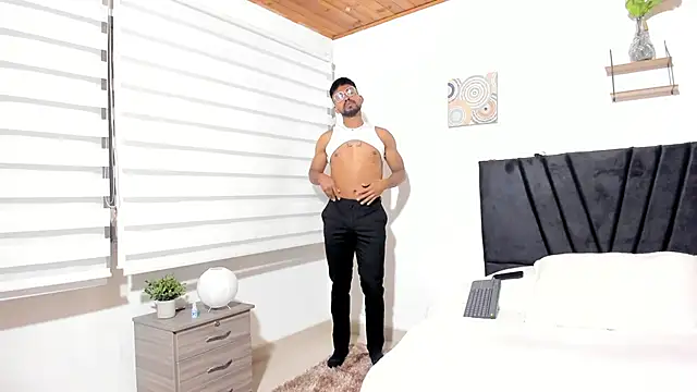 Taylormaccurdy  online show from 10/01/25, 03:18