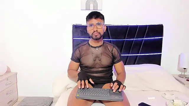 Taylormaccurdy  online show from 11/05/25, 02:50