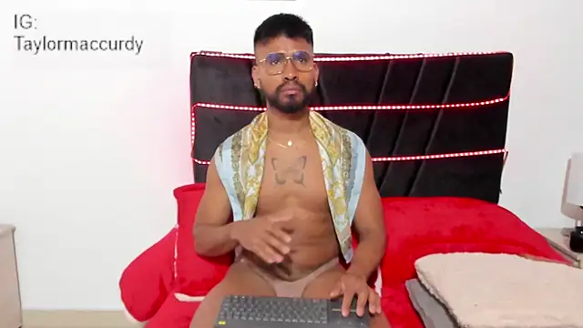 Taylormaccurdy  online show from 12/02/25, 02:23