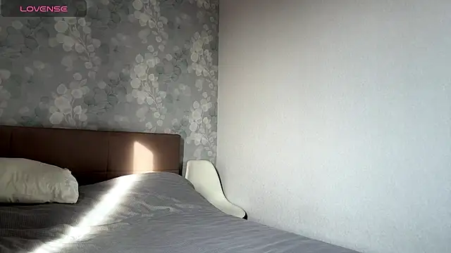 MIA SHADE online show from 11/21/25, 08:02