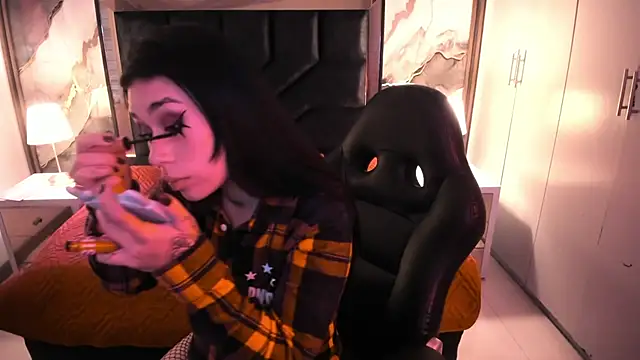 SusanVilla online show from 11/21/25, 08:18