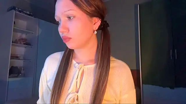 Snapshot of EmiIyKitty chatting on 10/22/25, 08:08 EmiIyKitty online show from 10/22/25, 08:08