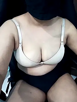 Snapshot of nakedqueen4u chatting on 10/10/25, 06:40 nakedqueen4u online show from 10/10/25, 06:40