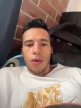 Snapshot of wiland_hot23 chatting on 10/04/25, 03:43 wiland hot23 online show from 10/04/25, 03:43