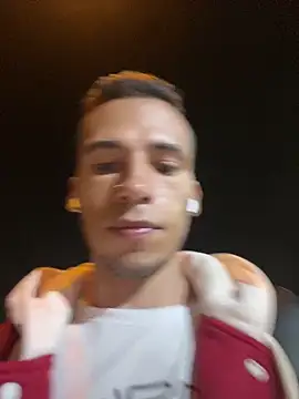 Snapshot of wiland_hot23 chatting on 10/17/25, 03:42 wiland hot23 online show from 10/17/25, 03:42