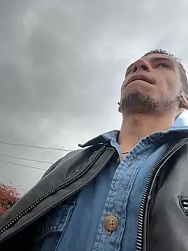 Snapshot of wiland_hot23 chatting on 10/17/25, 06:32 wiland hot23 online show from 10/17/25, 06:32