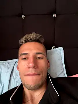 Snapshot of wiland_hot23 chatting on 12/18/25, 08:04 wiland hot23 online show from 12/18/25, 08:04